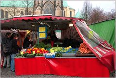 winterlicher Wochenmarkt auf dem Domplatz