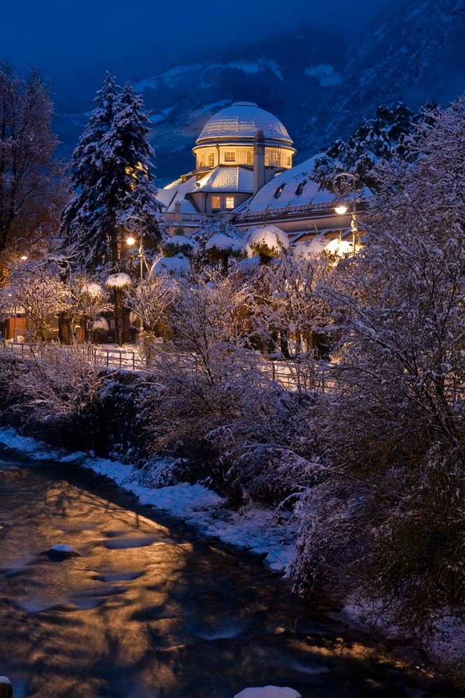 winterliches kurhaus meran