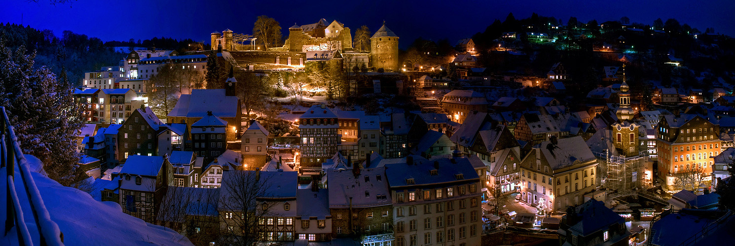 Winterliches Monschau bei Nacht