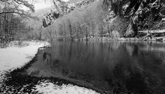 Winterliches Naheufer am Rheingrafenstein