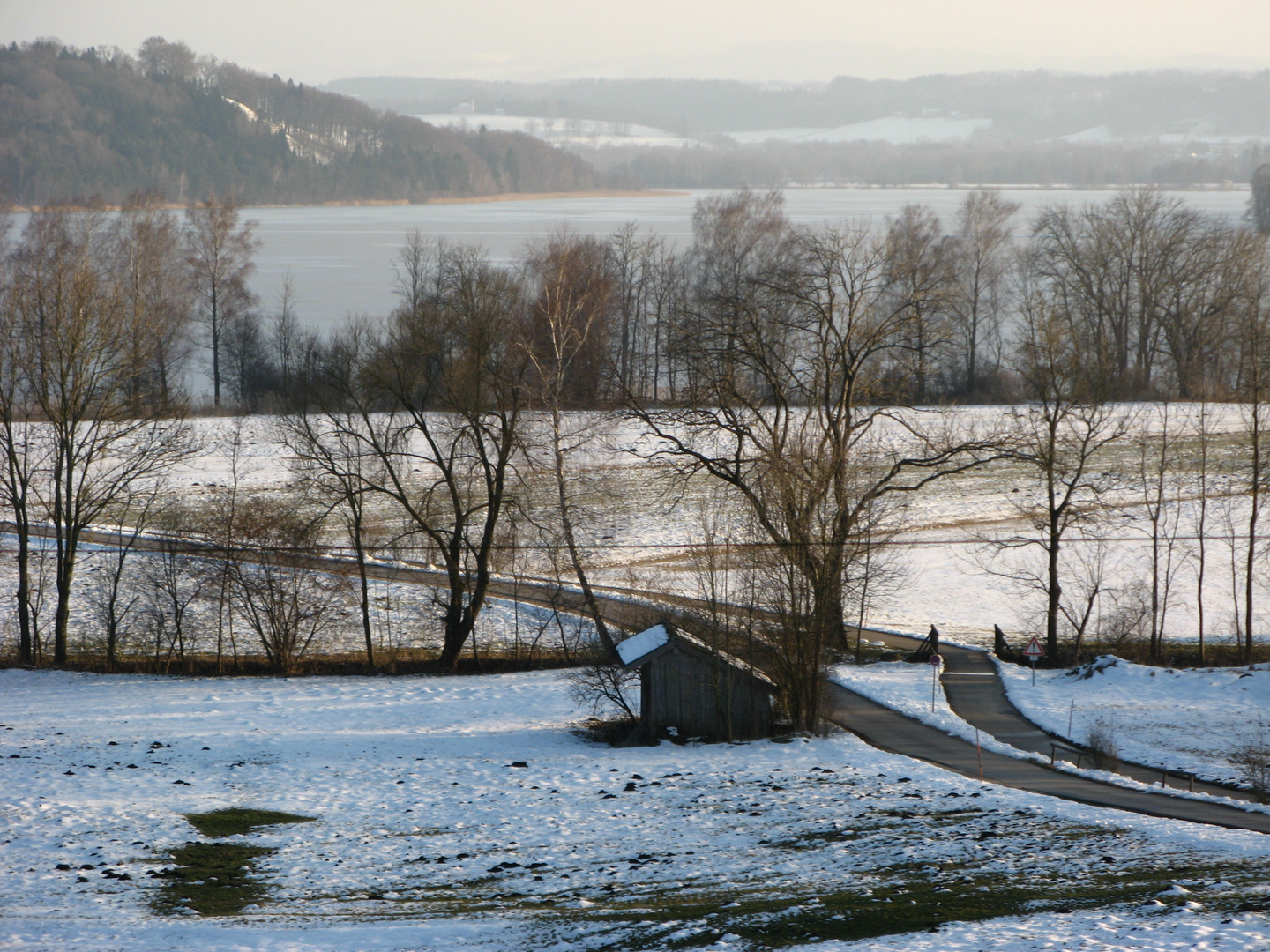 winterliches Nordufer des Tachinger Sees