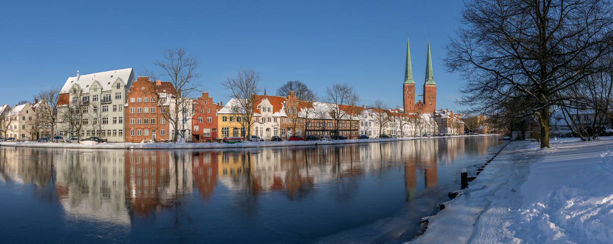 Winterliches Panorama vom Lübecker Malerwinkel