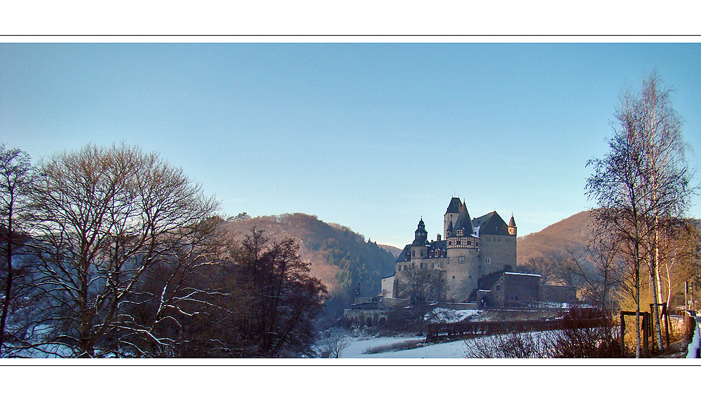 Winterliches Schloss Bürresheim