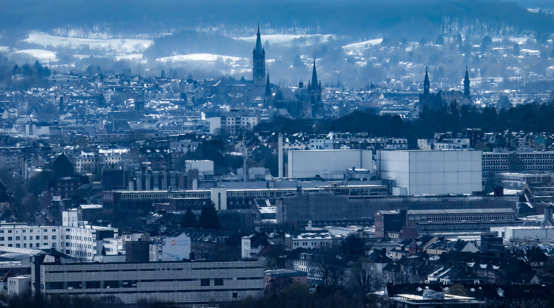 winterliches Stadtbild von Aachen