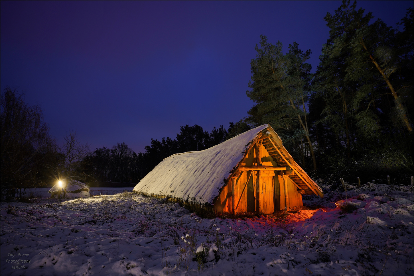 - Winterliches Steinzeitdorf -