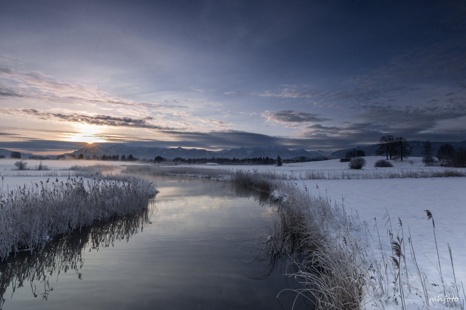 Wintermorgen am Bach