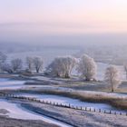 Wintermorgen am Fluss 