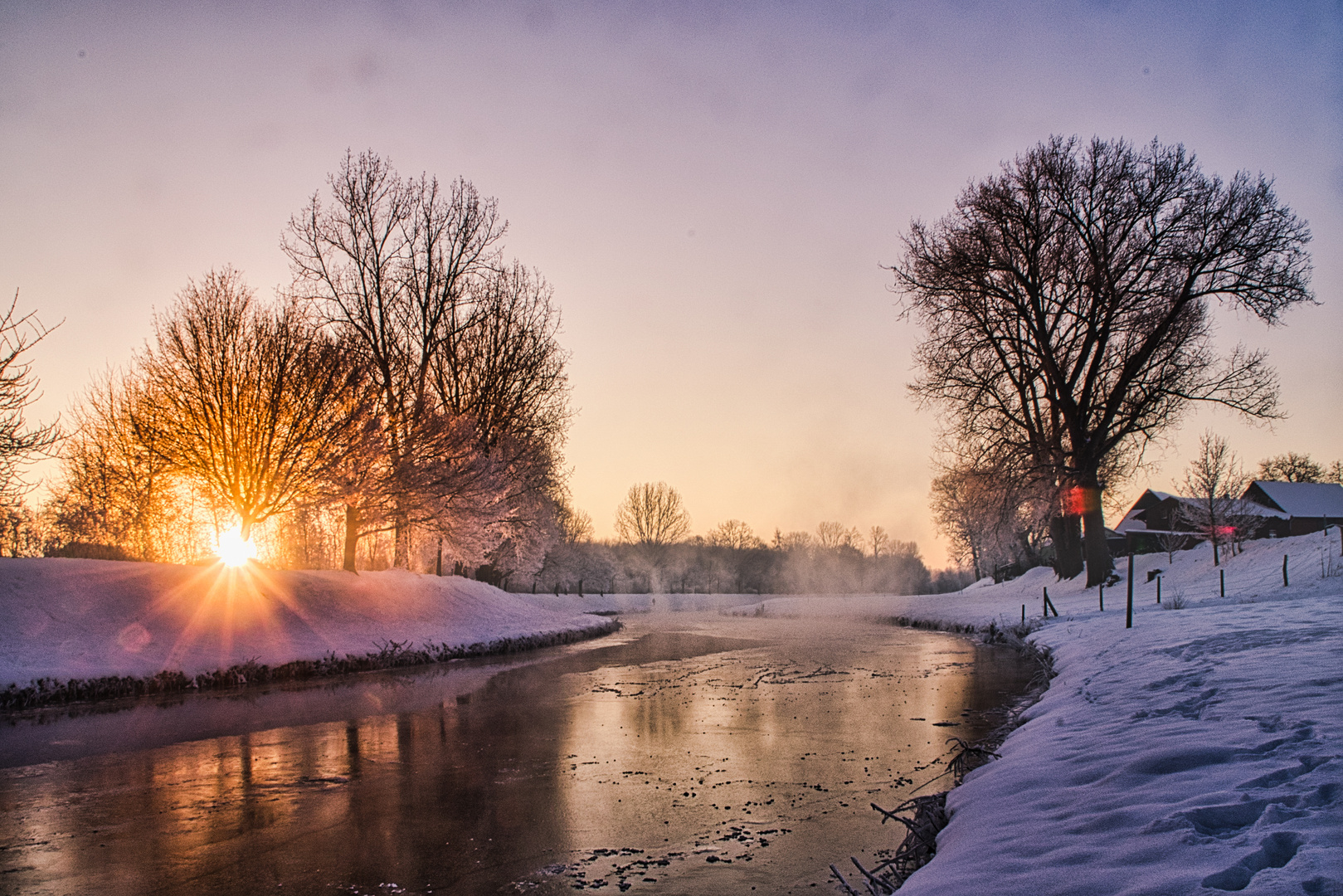 Wintermorgen am Fluss