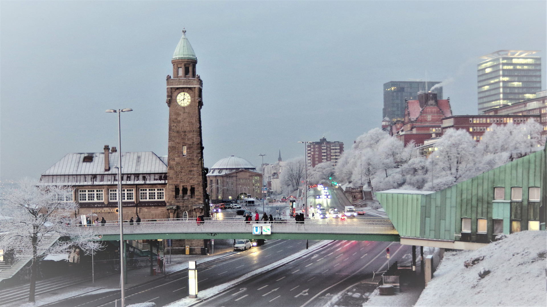 Wintermorgen an den Landungebrücken