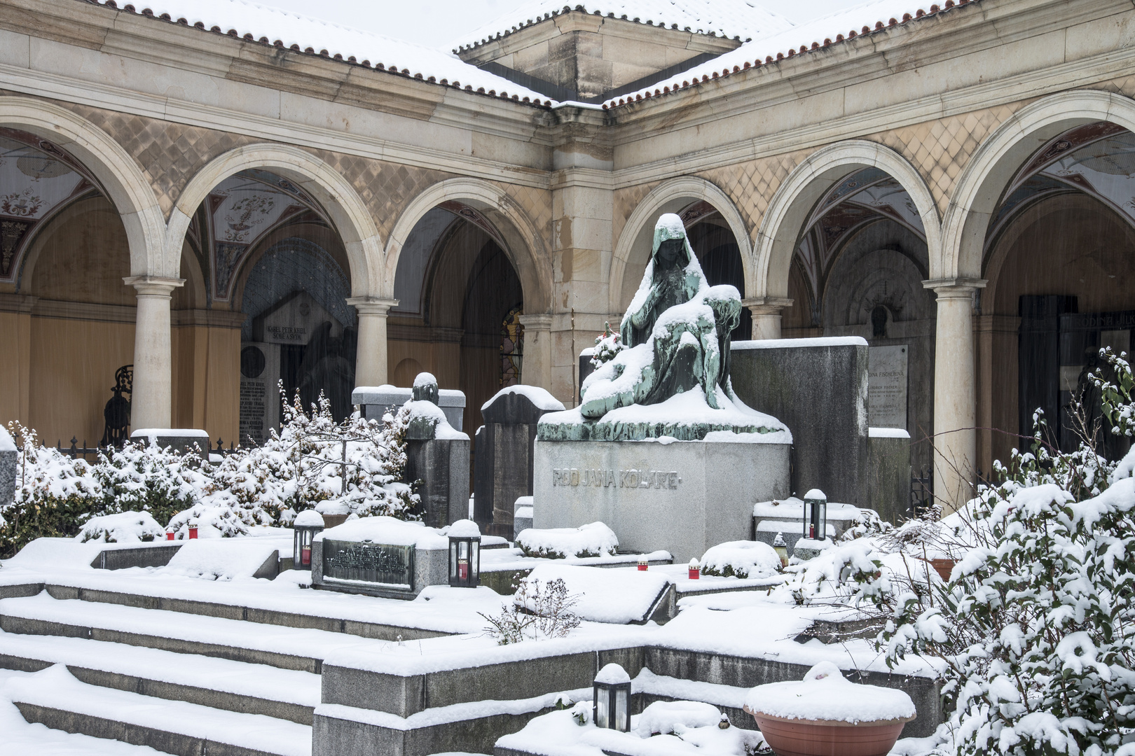 Wintermorgen auf dem Friedhof