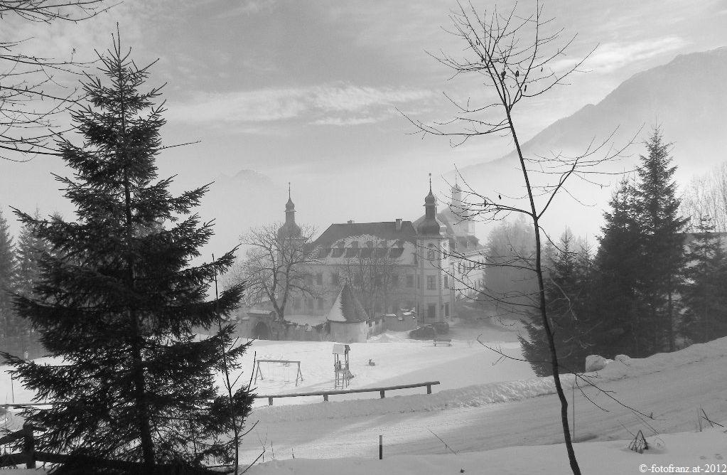 Wintermorgen über Schloss Röthelstein