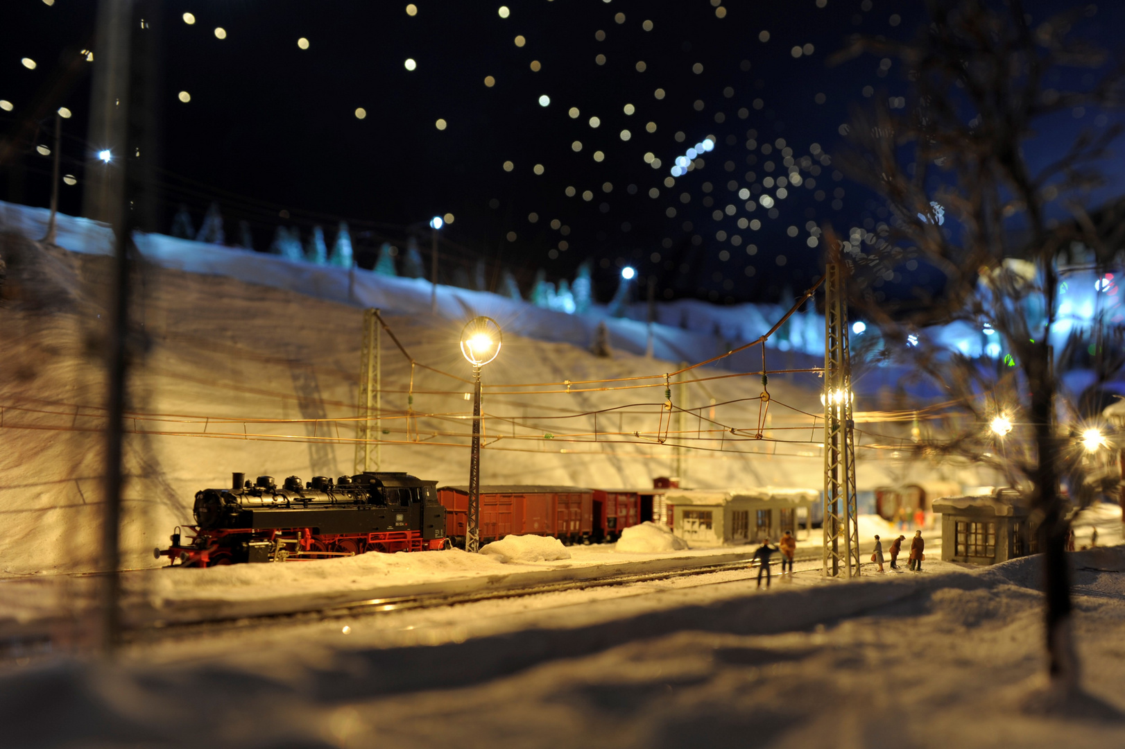 Winternacht am Bahnsteig