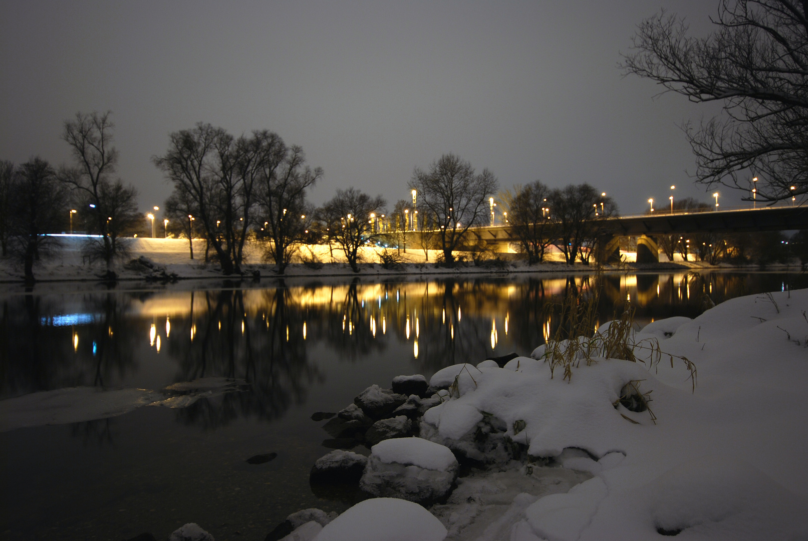 Winternacht am Fluß