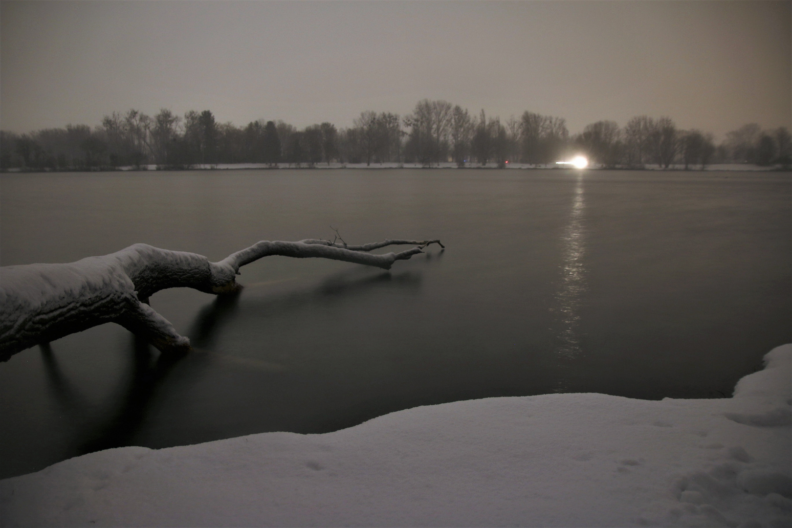 Winternacht am See