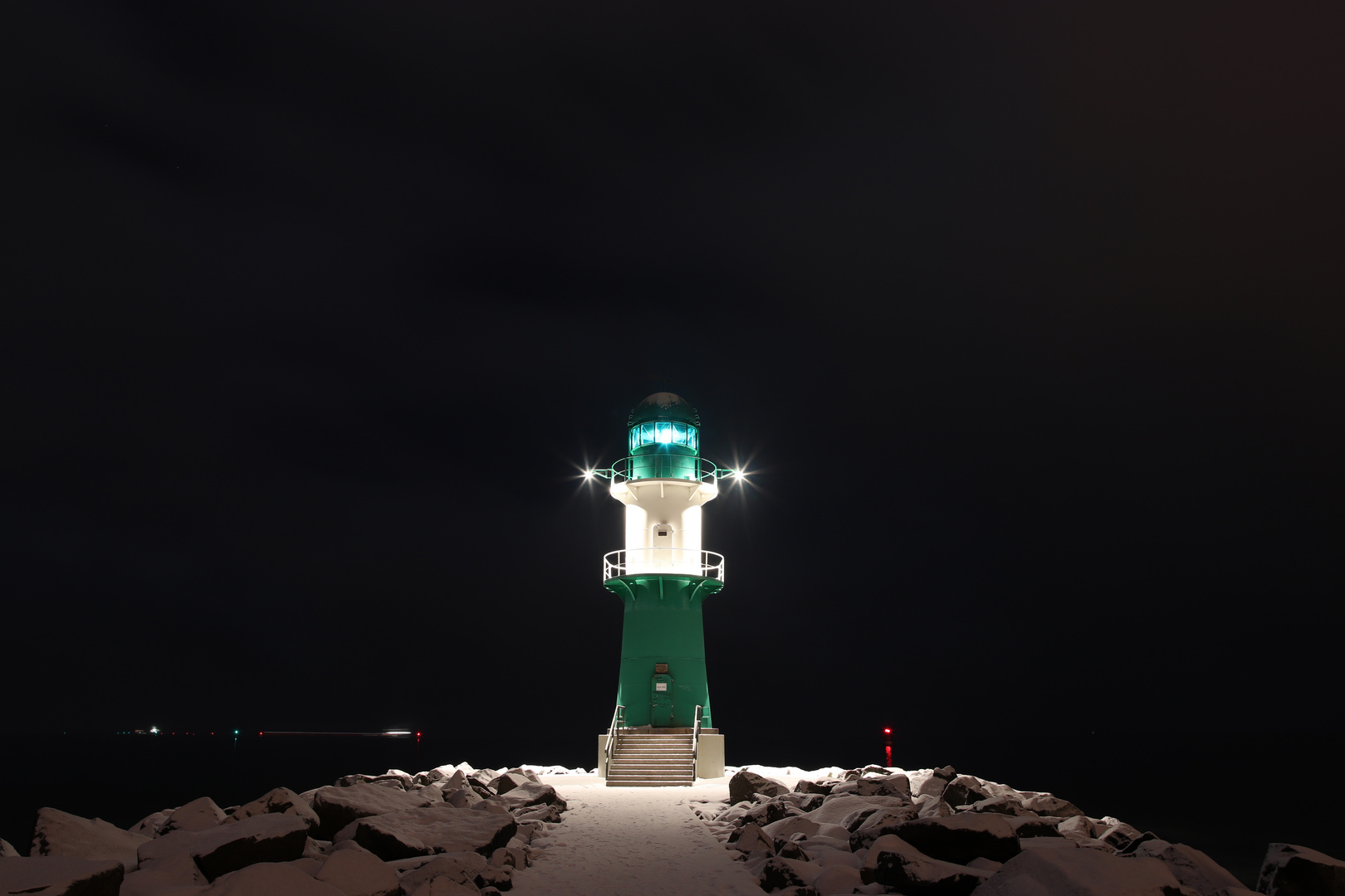 Winternacht an der Warnemünder West-Mole