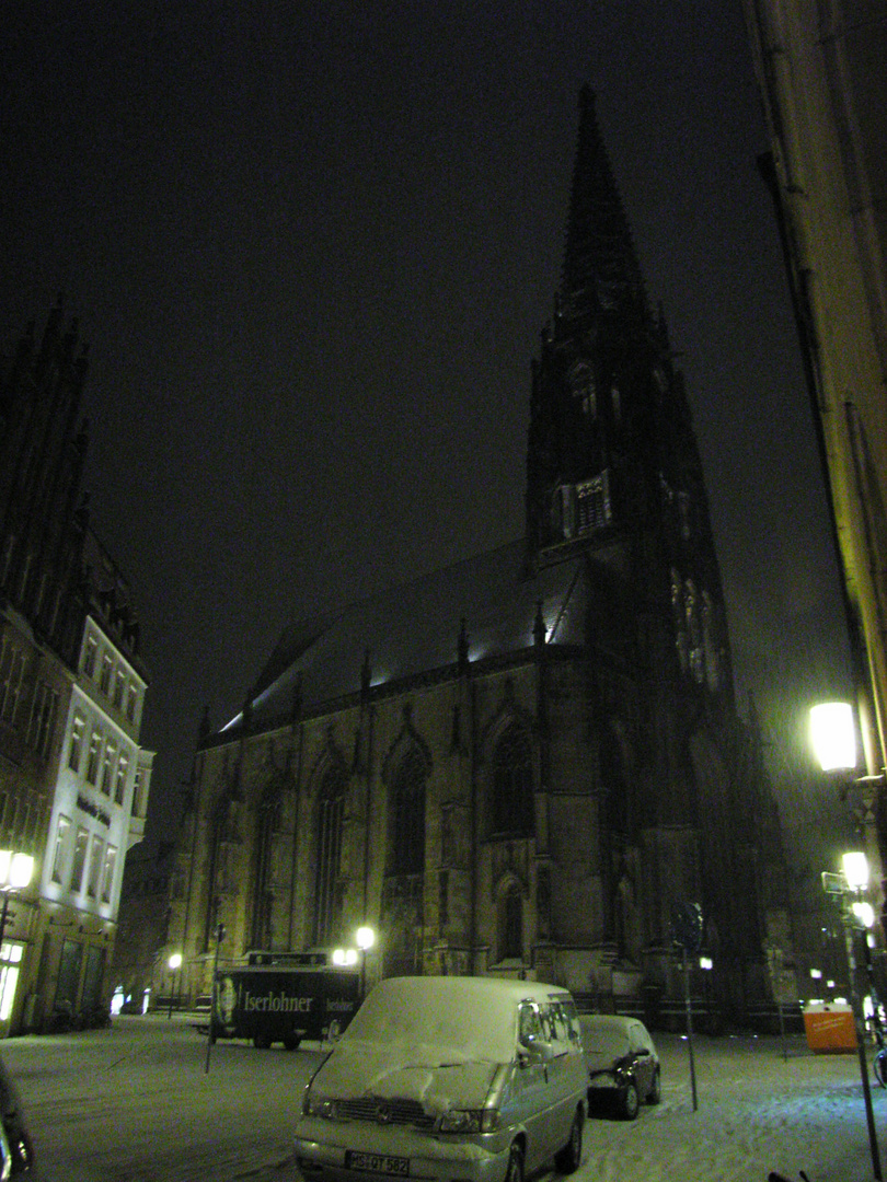 Winternacht in Münster mit Lambertikirche