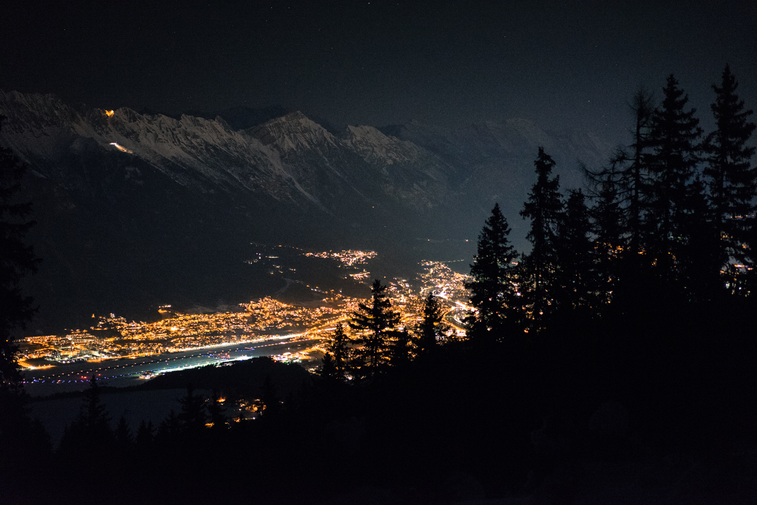 Winternacht über Innsbruck