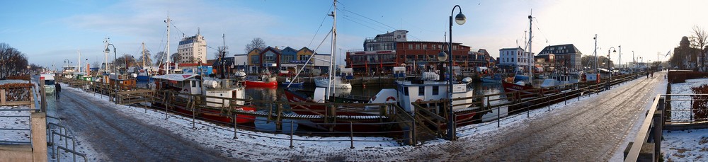 Winterpanorama am Alten Strom in Warnemünde