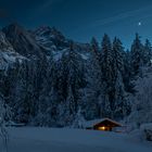 Winterromantik am Eibsee, oben Zugspitze