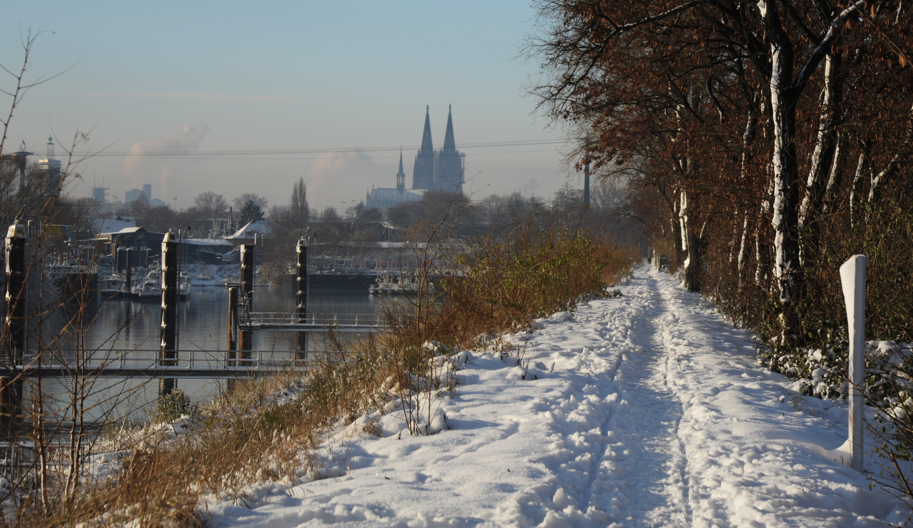 Winterruhe am " Köln-Mülheimer " Hafen