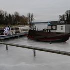                      " Winterschlaf im Hafen "