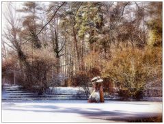 Winterskulptur im See