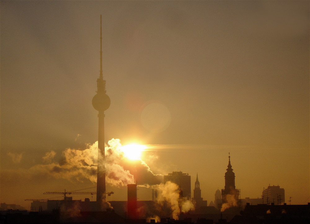 wintersonnenaufgang berlin von sanoussi 