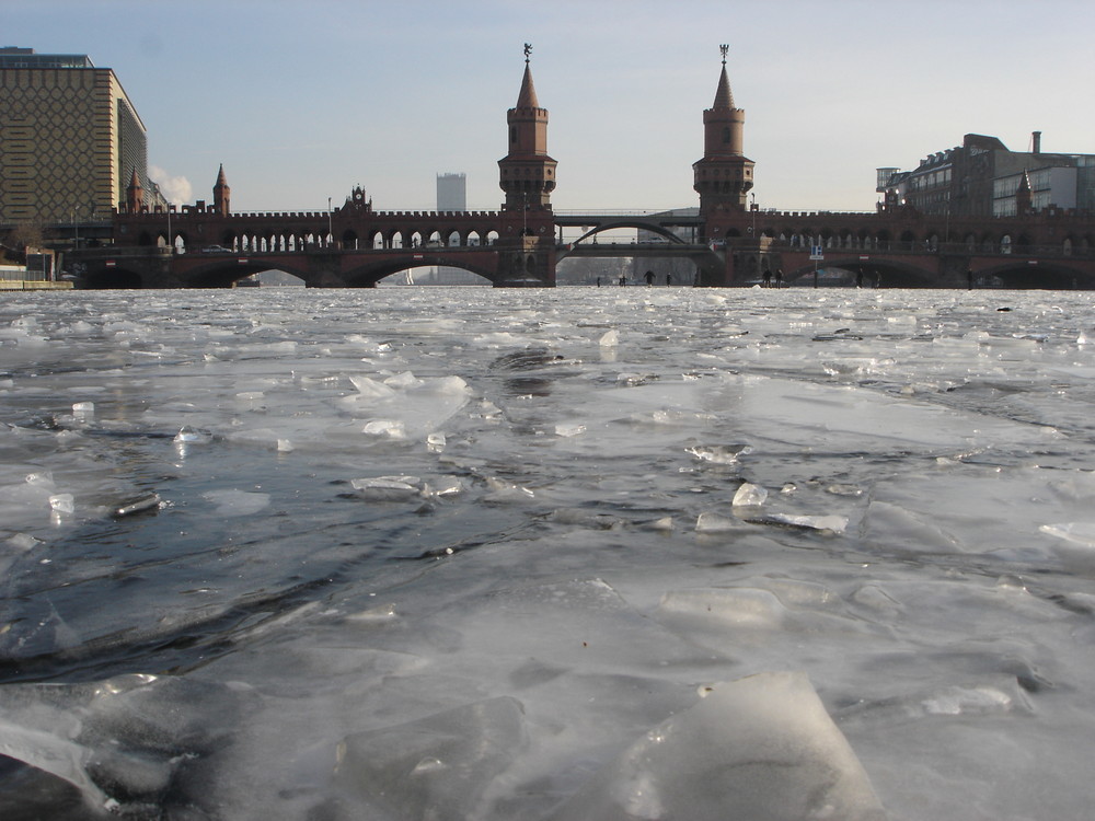 Winterspaziergang auf der Spree!!! Oberbaumbrücke - Januar 2006