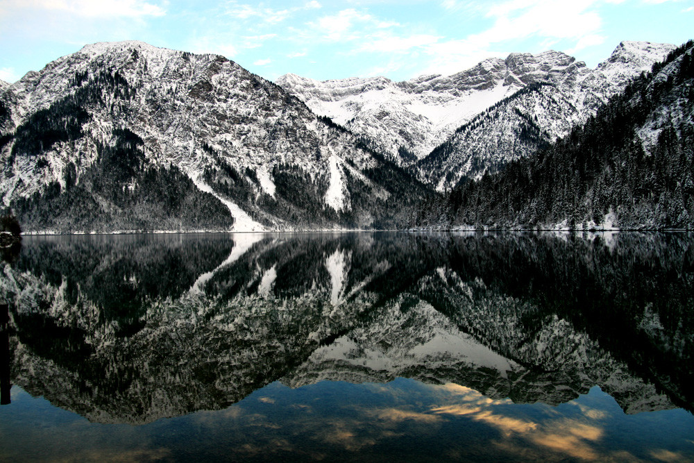 Winterspiegelung am Plansee