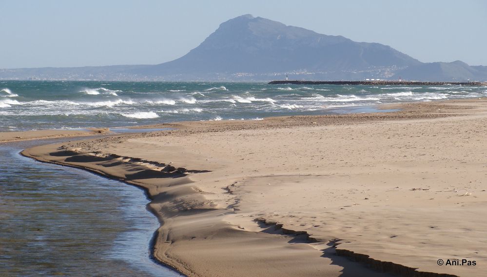 Winterstrand - der Wind flaut ab - Piles Spanien