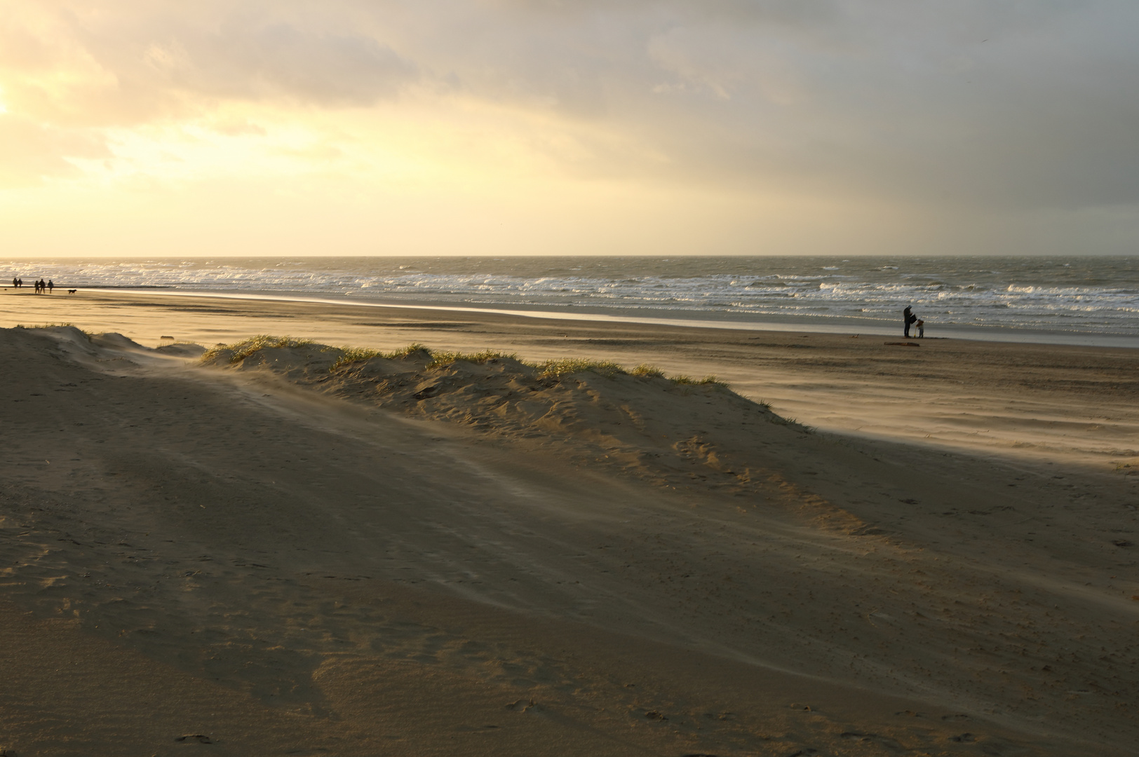 Wintersturm an der belgischen Nordseeküste