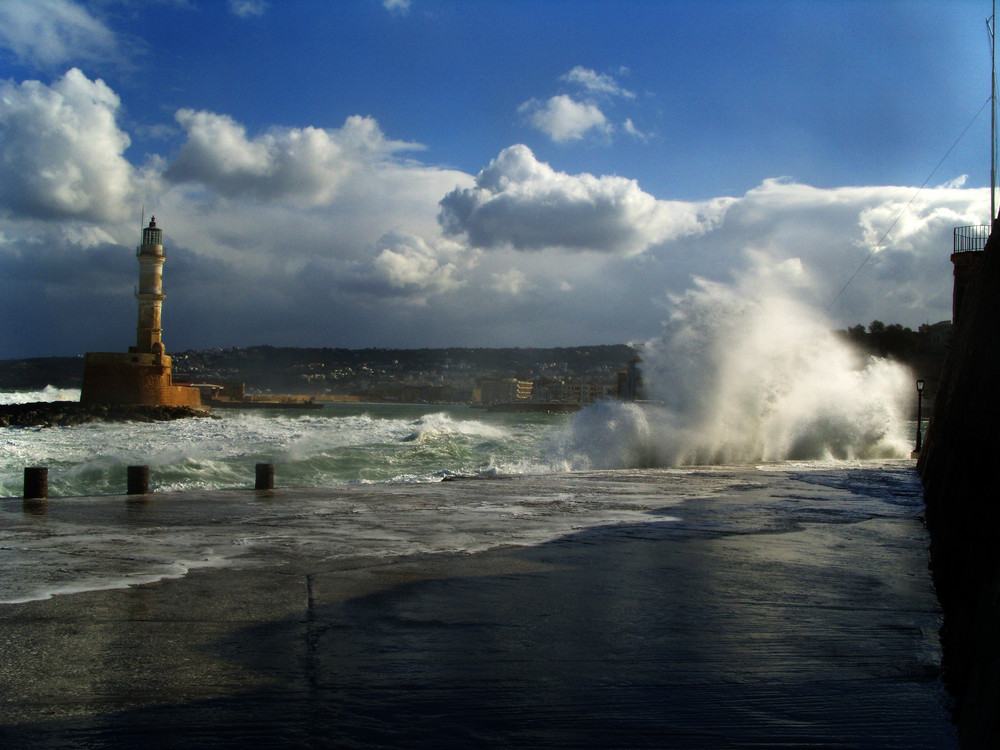 Wintersturm im alten Hafen von Chania