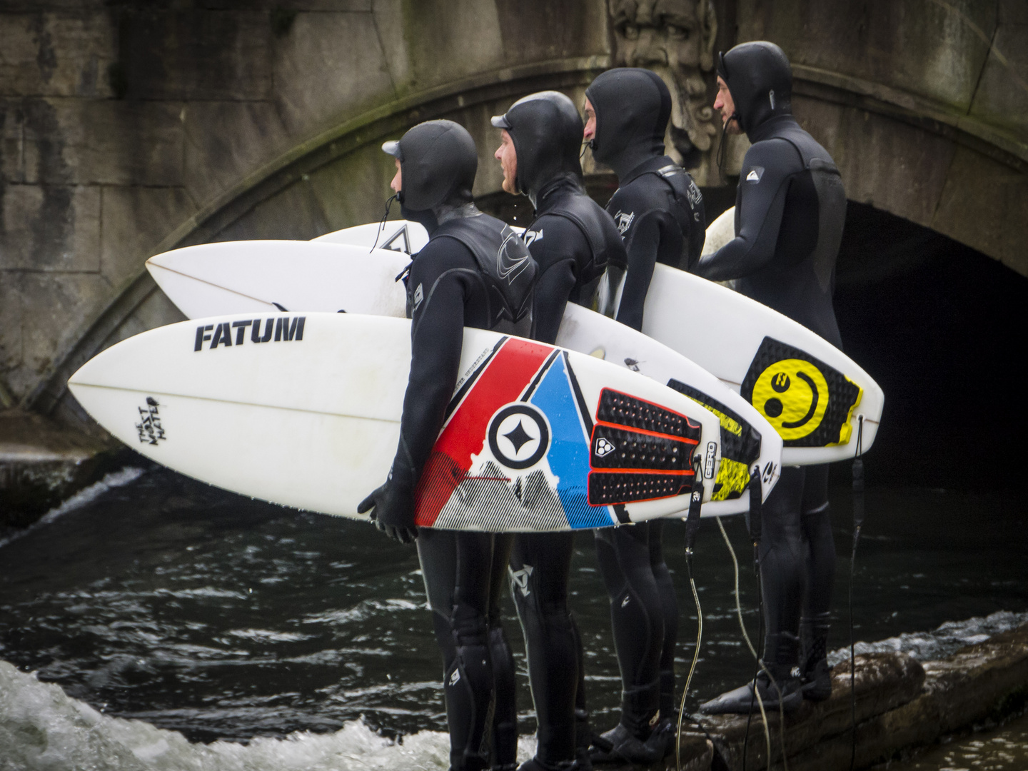 Wintersurfer warten auf ihren Einsatz