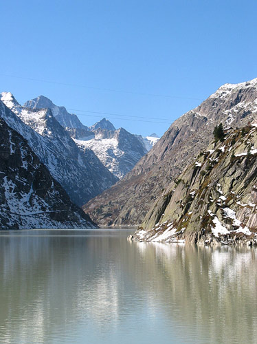 Wintervorboten am Grimselstausee