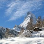 Winterwanderung am Fuße des Matterhorns