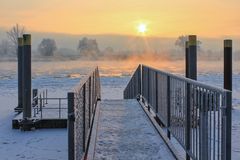 Winterwunderland - tiefgefrorener Steg