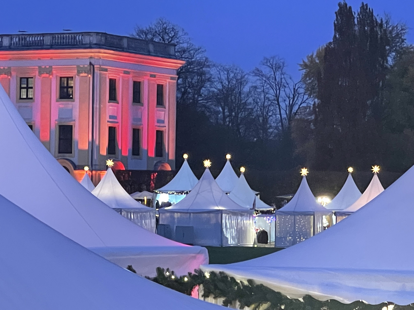 Winterzauber vor der Orangerie