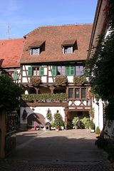 Winzerhof in Eguisheim - Altstadt ( im Hochformat )