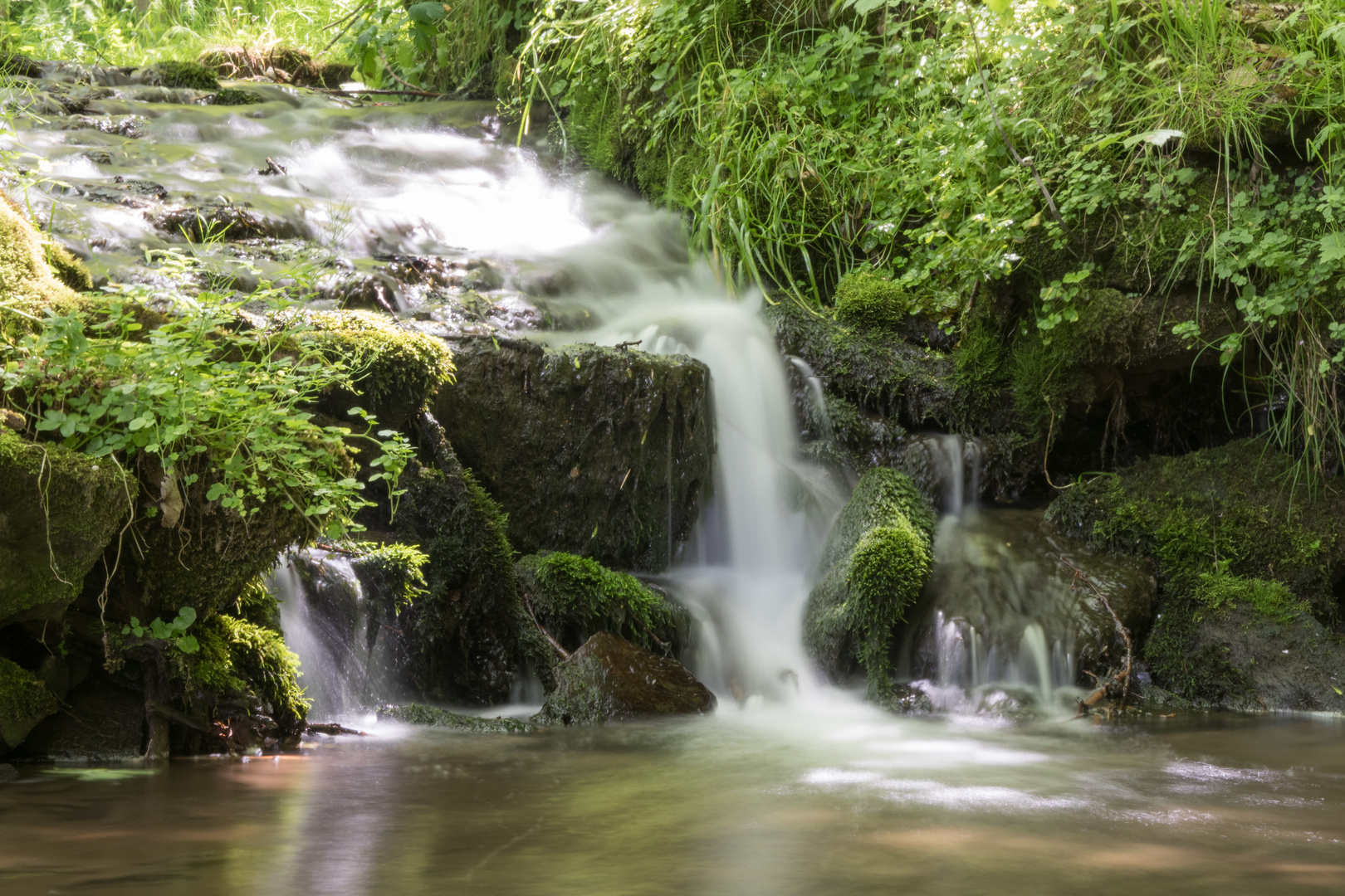 Winziger Wasserfall.. | ..Tiny waterfall