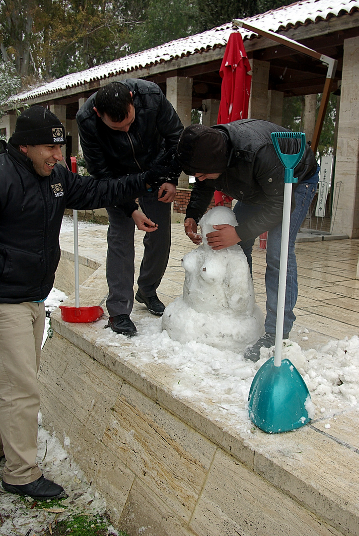 Wir bauen eine Schneefrau (2)