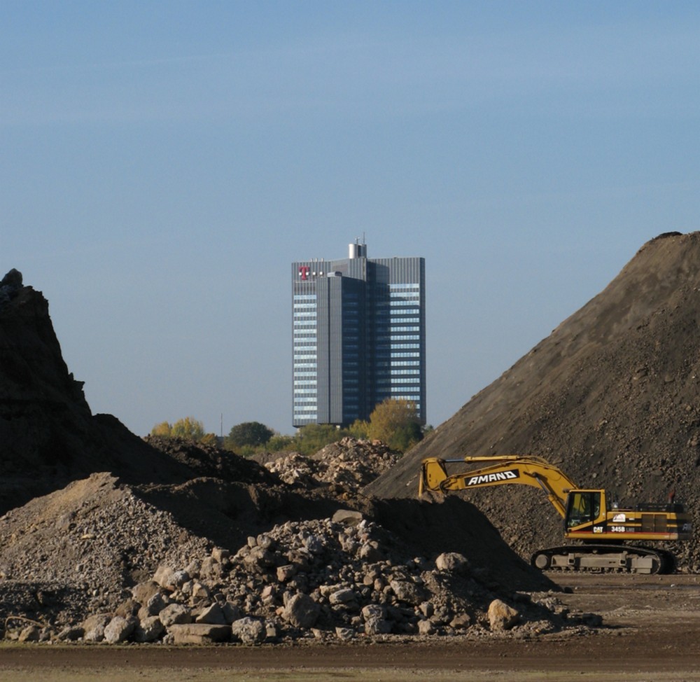 Wir bauen um...