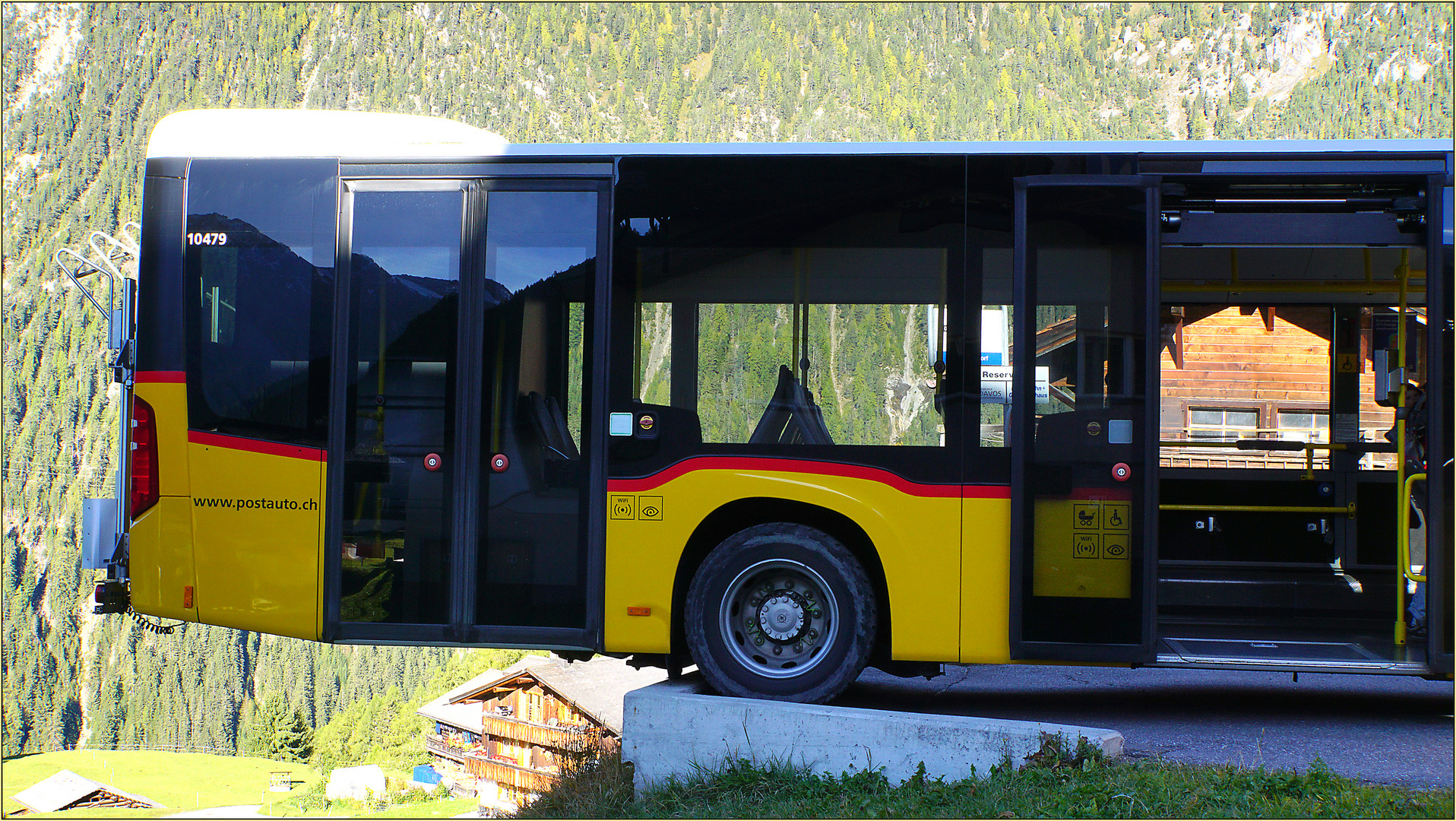 Wir bitten die Fahrgäste, heute auf die Benützung der hinteren Türe zu verzichten ! 