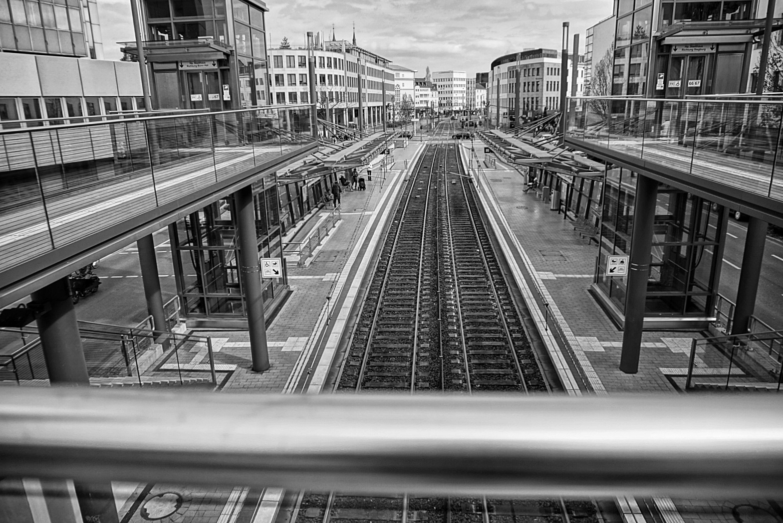 Wir fahren mit der Straßenbahn nach Haus'...