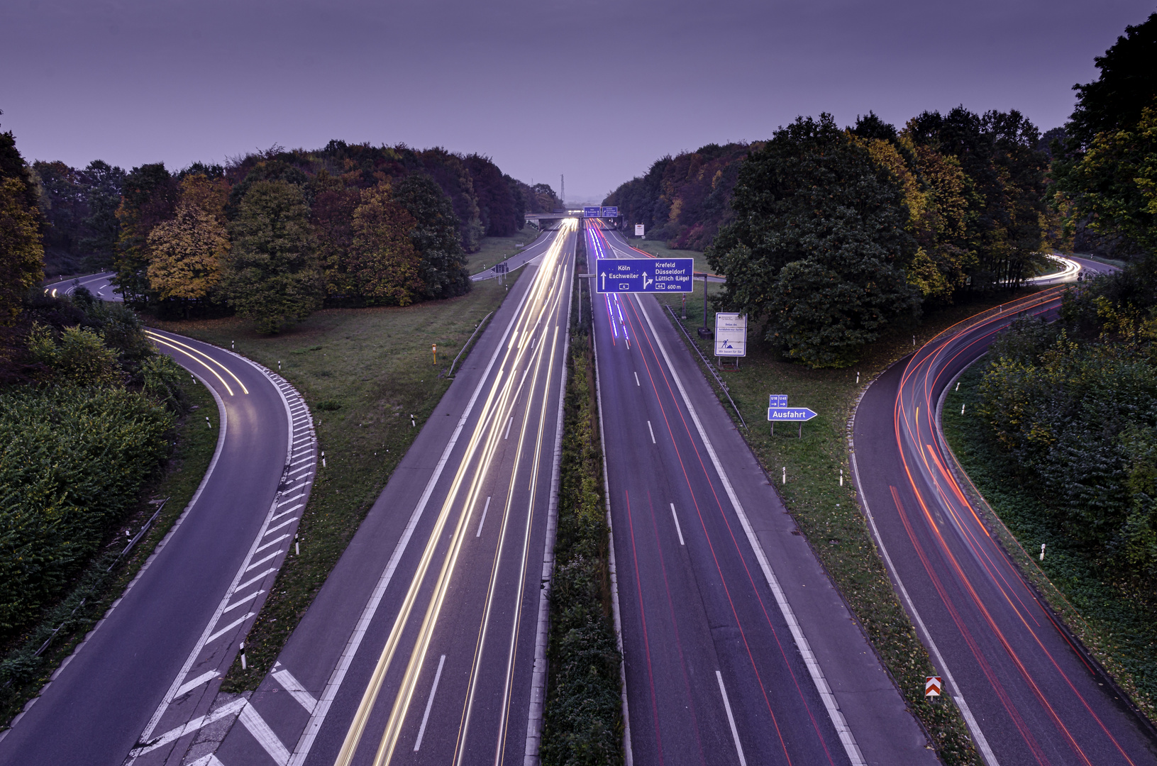 „Wir fahr'n, fahr'n, fahr'n/auf der Autobahn“.