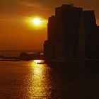 Wir schauen von Brooklyn Bridge.(New York)