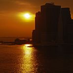 Wir schauen von Brooklyn Bridge.(New York)