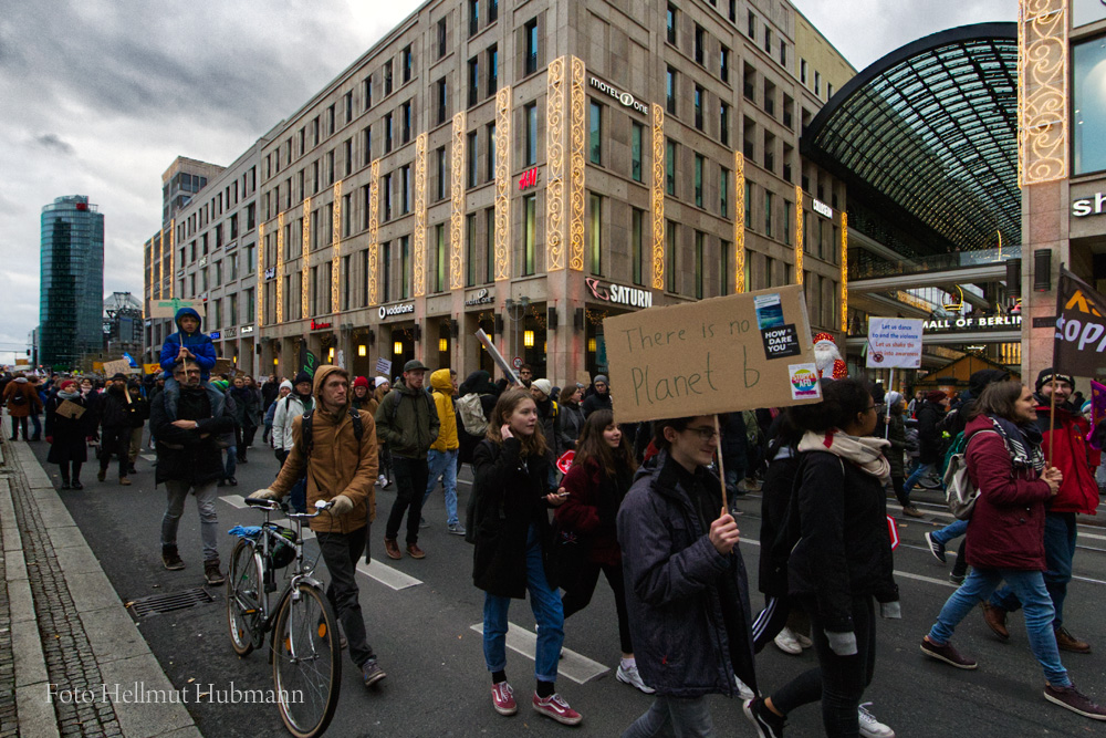 "WIR SIND LAUT, WEIL IHR UNSERE ZUKUNFT KLAUT!" #8