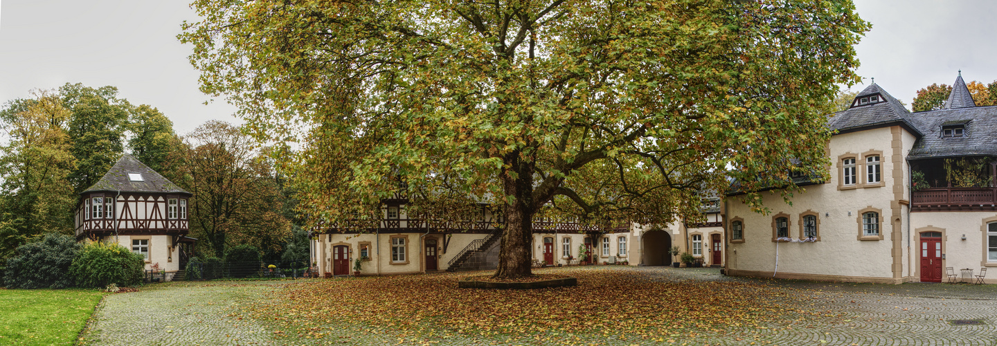 Wirtschaftshof in Schloss Eller