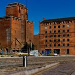 WISMAR. ALTER HAFEN. AUS SPEICHREN WURDEN FERIENWOHNUNGEN.