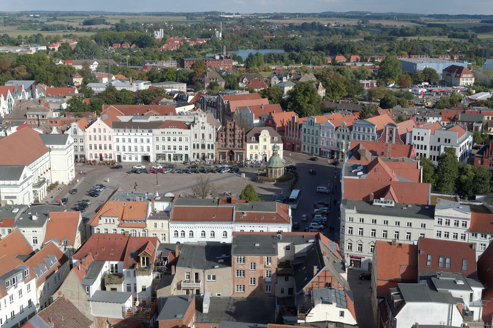 Wismar - Blick vom Turm der Marienkirche in Richtung Markt